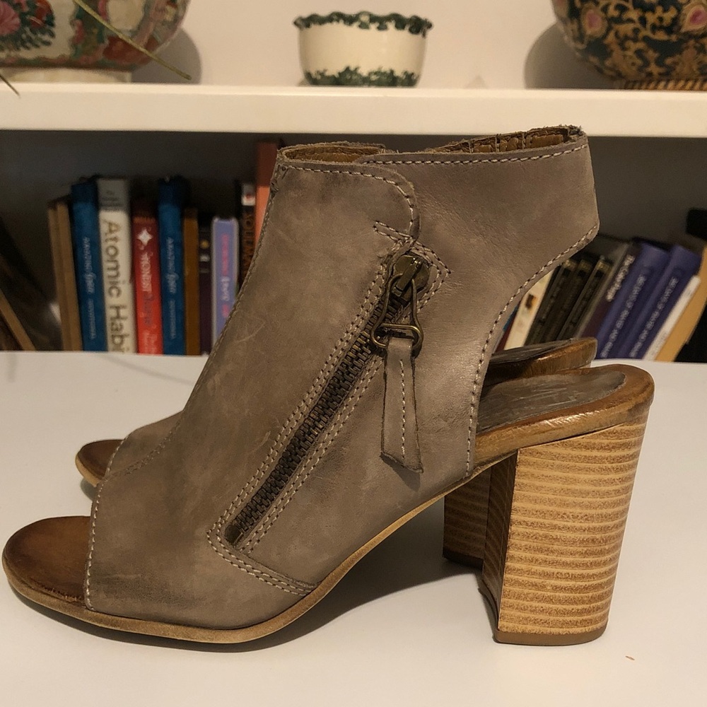 Miz Mooz Taupe Open-Toe Stacked Block Heel Ankle Booties Size 6.5 taupe